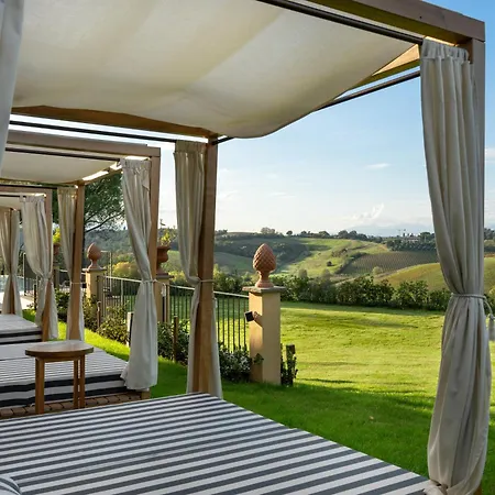 Petriolo - Small Luxury Of The World 체레토구이디